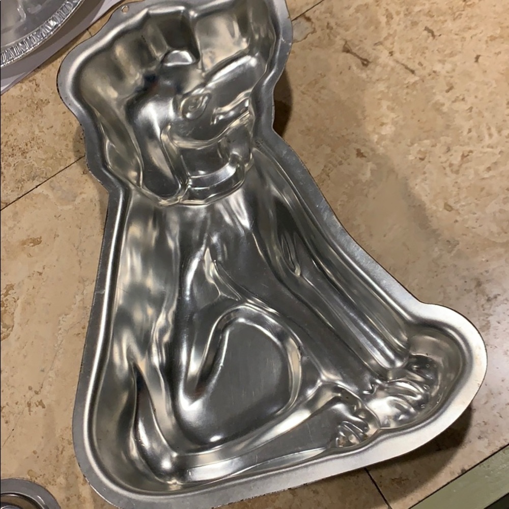 Dog shaped cake pan